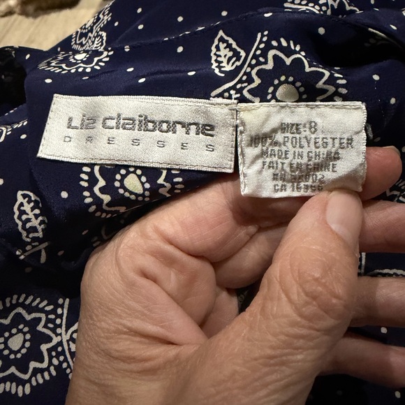 Late 80s/Early 90s does 40s Liz Claiborne Puff Sleeves Front Button Closure Day - Picture 5 of 5